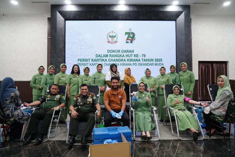 Persit Kartika Chandra Kirana, Persit KCK PD Iskandar Muda menggelar kegiatan bakti sosial berupa donor darah di Gedung Malahayati, lantai 2, Kodam Iskandar Muda. Jumat (21/2/25)