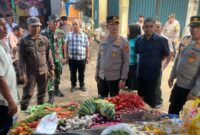 Kapolres Pidie Jaya AKBP Ahmad Faisal , S.H., S.I.K., M.H., bersama Forkopimda   sidak ke Pasar Kota Meureudu dan Gudang Bulog Kecamatan Meureudu, Kamis (27/2/2025) foto.ist