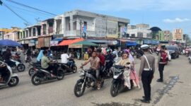 Polres Pidie Jaya bersama Polsek jajaran melaksanakan patroli dan pengaturan lalu lintas di pasar tumpah Minggu, 2 Maret 2025.foto.ist
