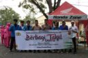 Polres Aceh Besar Bersama Mahasiswa ISBI Aceh Bagikan Takjil Ramadhan Kepada Pengguna Jalan