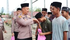 Wujud Kepedulian Di Bulan Ramadhan Kapolres Aceh Besar Berbagi Takjil Di Pesantren Al-Fauzul Kabir