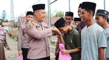 Wujud Kepedulian Di Bulan Ramadhan Kapolres Aceh Besar Berbagi Takjil Di Pesantren Al-Fauzul Kabir