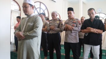 Polres Tanjungbalai Sholat Ghaib Mendoakan 3 Personil Terbaik Yang Gugur Di Way Kanan Lampung