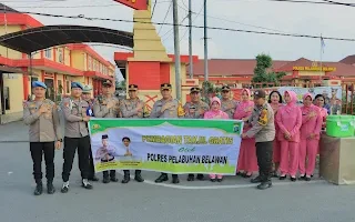 Kapolres Pelabuhan Belawan Bagikan Takjil Gratis untuk Warga di Bulan Ramadhan