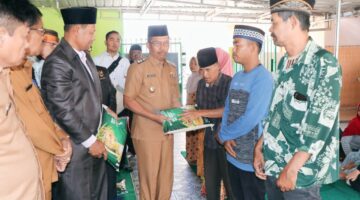 Wakil Bupati Toba Hadiri Pemberian Beras Zakat Fitrah Ramadan oleh Baznas Kabupaten Toba 