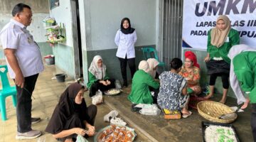 LAPAS KELAS IIB PADANGSIDIMPUAN DUKUNG UMKM, WBP PEREMPUAN PRODUKSI MAKANAN RINGAN