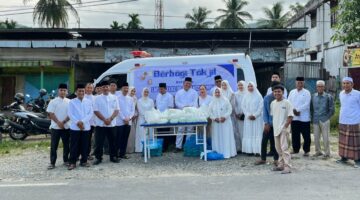 Berkah di Bulan Suci Ramadhan, Kalapas Kelas IIB Padangsidimpuan Bersama Jajaran Bagikan Takjil Gratis Kepada Masyarakat