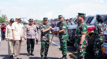 Panglima Tentara Nasional Indonesia (TNI), Jenderal Agus Subiyanto, secara resmi menerima 650 unit kendaraan taktis (Ransus) Maung dari Kementerian Pertahanan (Kemhan) 