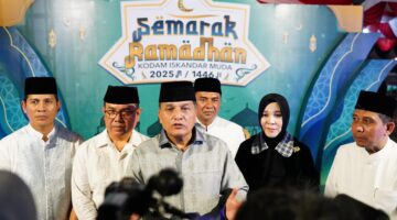 Mayor Jenderal TNI Niko Fahrizal, M.Tr.(Han)., secara resmi membuka Semarak Ramadhan Kodam Iskandar Muda 2025 M/1446 H, yang berlangsung di Lapangan Blang Padang Kota Banda Aceh pada Jumat (14/3/2025) malam. 