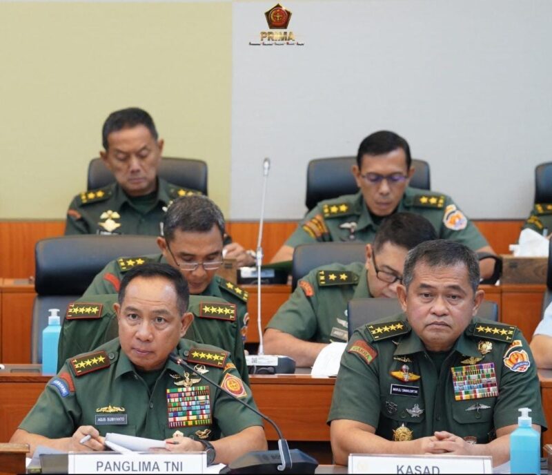 TNI merupakan langkah strategis untuk memperkuat pertahanan negara, meningkatkan profesionalisme prajurit, serta memastikan supremasi sipil dalam kehidupan berbangsa dan bernegara, hal tersebut disampaikan Kapuspen TNI dalam Keterangan tertulisnya, Sabtu (16/3/2025)