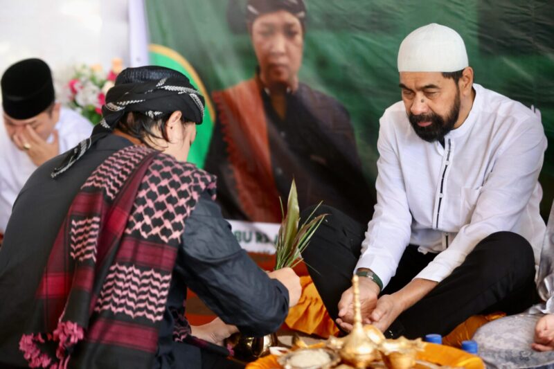 Gubernur Aceh, Muzakir Manaf, dalam peringatan Haul ke-4 (Alm) Abu H.Usman Nurul Fauzi (Abu Usman Pedeung), di Komplek Pesantren Darul Aman, Gp. Peulantue, Kec. Kuala Bubon, Aceh Berat, Kamis, 17/4/2025