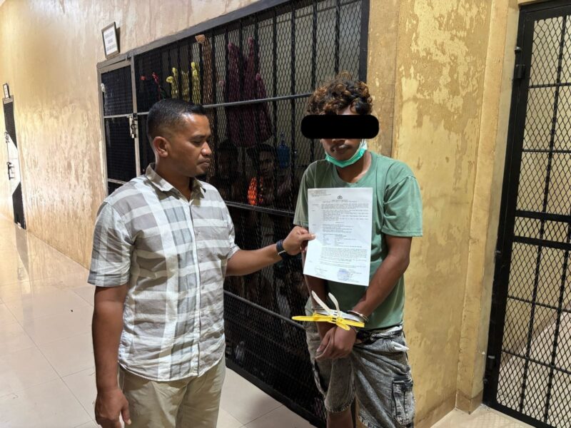 Pelaku berinisial AG (21), warga Kecamatan Meureudu, ditangkap saat hendak mengambil barang hasil curian yang disembunyikannya di bangunan bekas Pengadilan Negeri Pidie Jaya.(Dok.Ist)