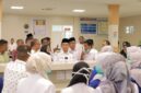 Bupati Pidie Jaya berkunjung ke Rumah Sakit Umum Daerah (RSUD) Pidie Jaya untuk silaturahmi dan memberikan arahan kepada Direktur, Dokter, Tenaga Kesehatan dan Karyawan RSUD Pidie Jaya, Rabu (23 April 2025). 
